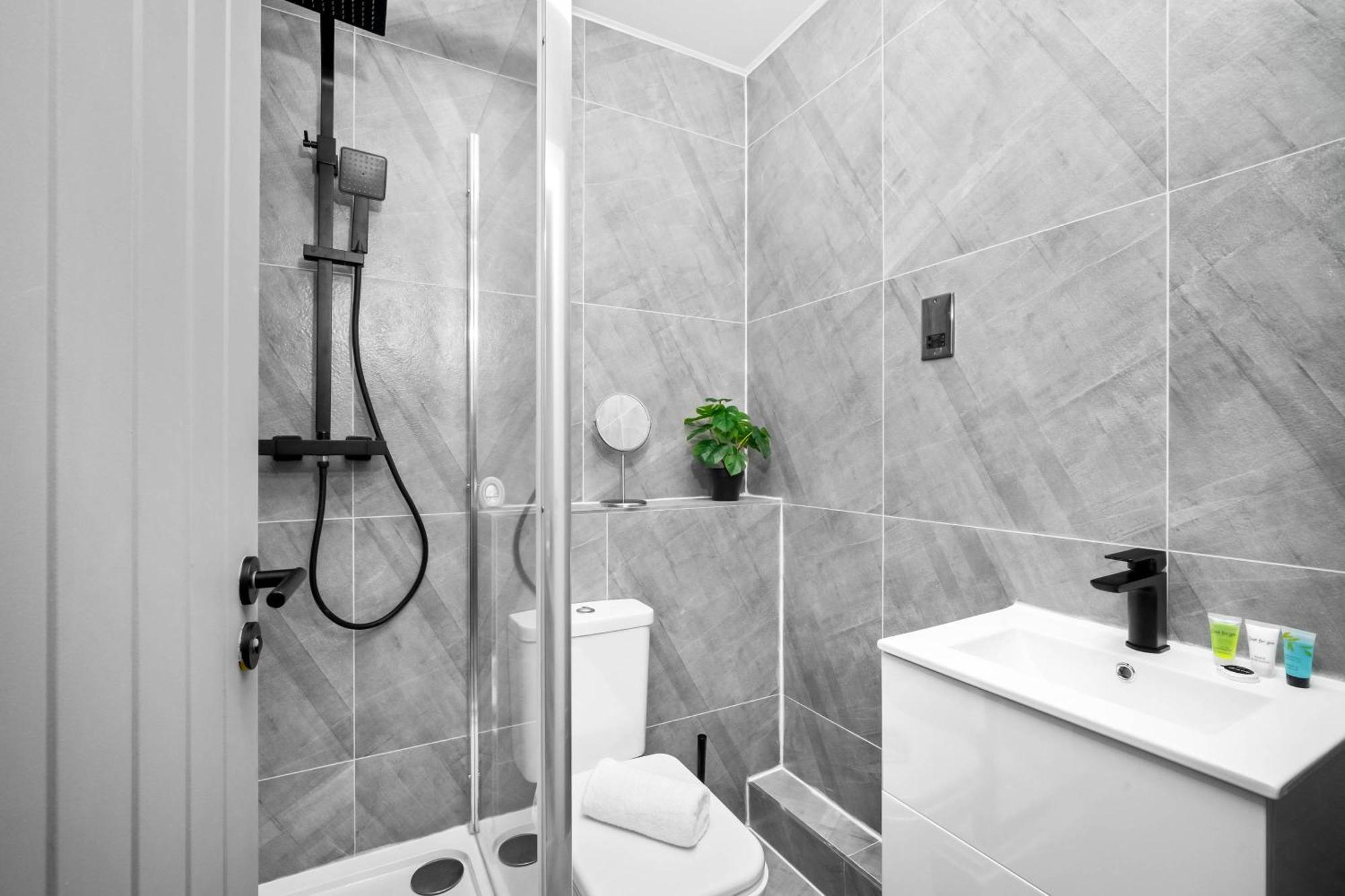 New Luxury Two Bedroom Apartment - City Centre - Netflix - Wifi - Top Rated - Jq 8Ah Бирмингам Екстериор снимка