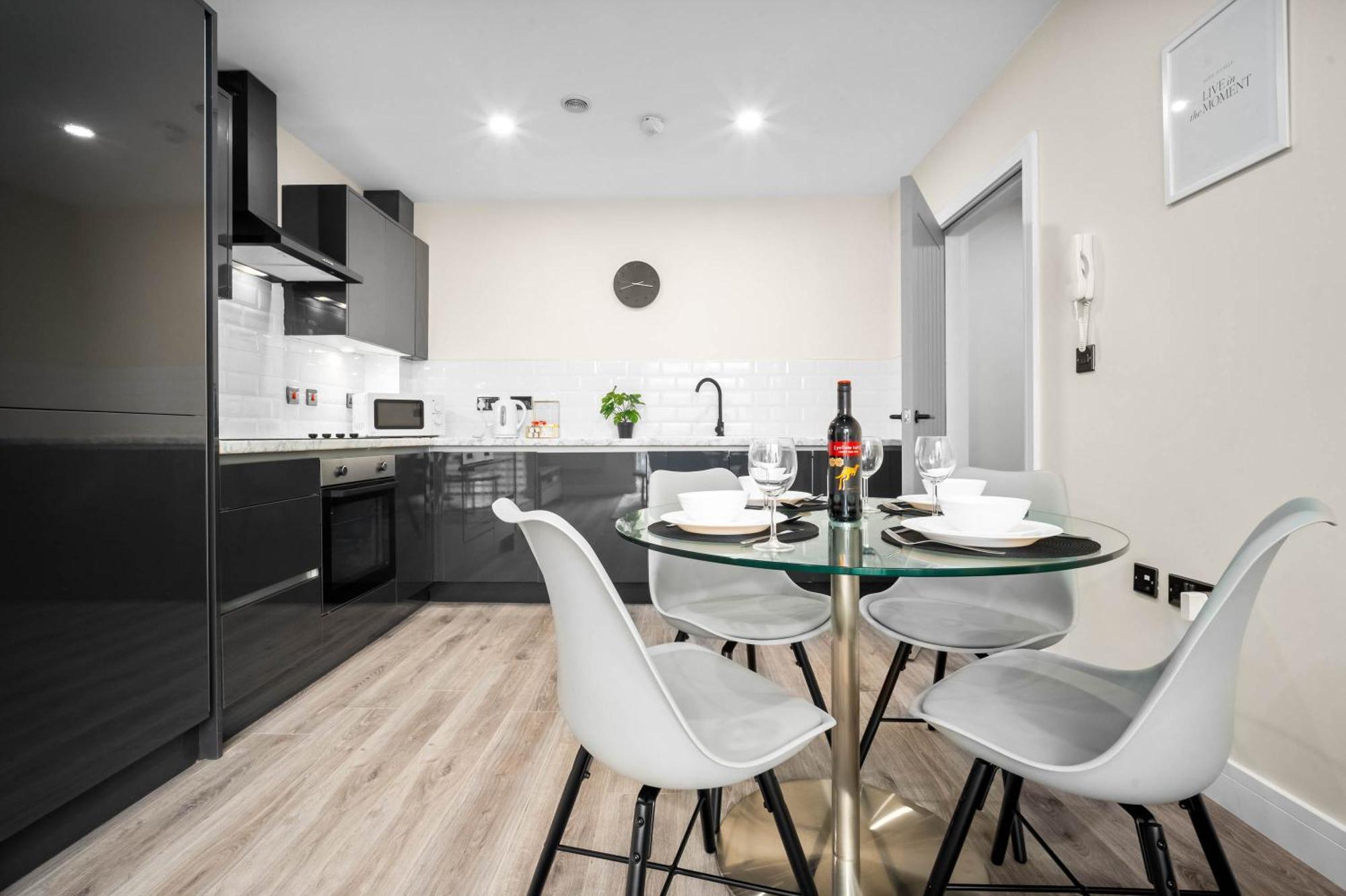 New Luxury Two Bedroom Apartment - City Centre - Netflix - Wifi - Top Rated - Jq 8Ah Бирмингам Екстериор снимка