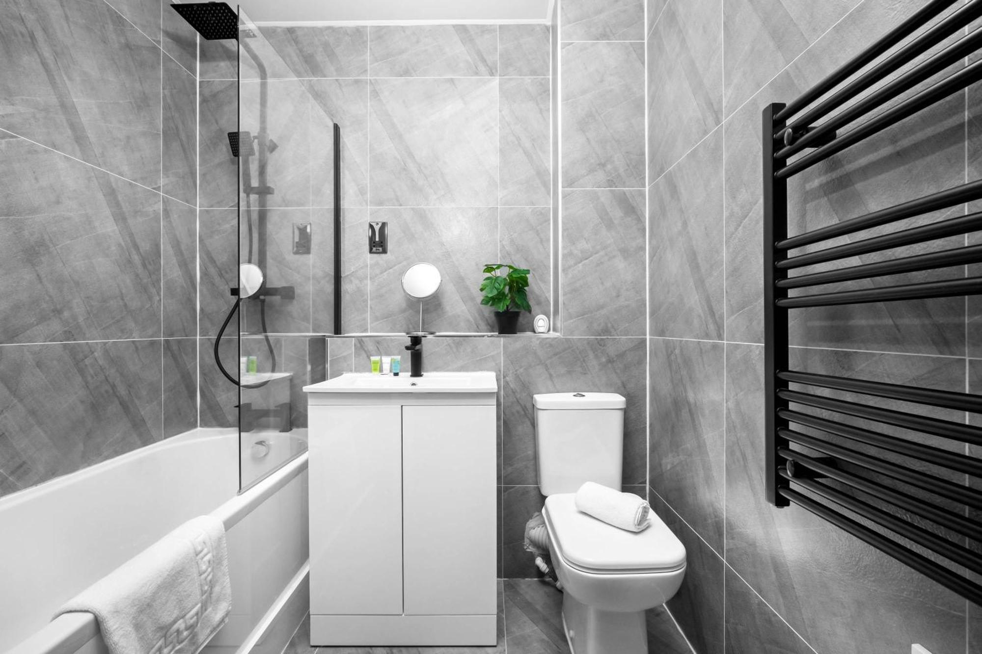 New Luxury Two Bedroom Apartment - City Centre - Netflix - Wifi - Top Rated - Jq 8Ah Бирмингам Екстериор снимка